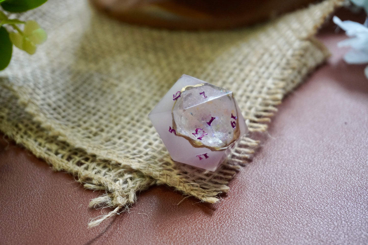 Geode soft pink D20 chunk