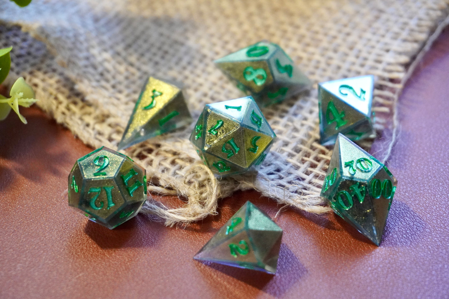 Green kameleon dice set