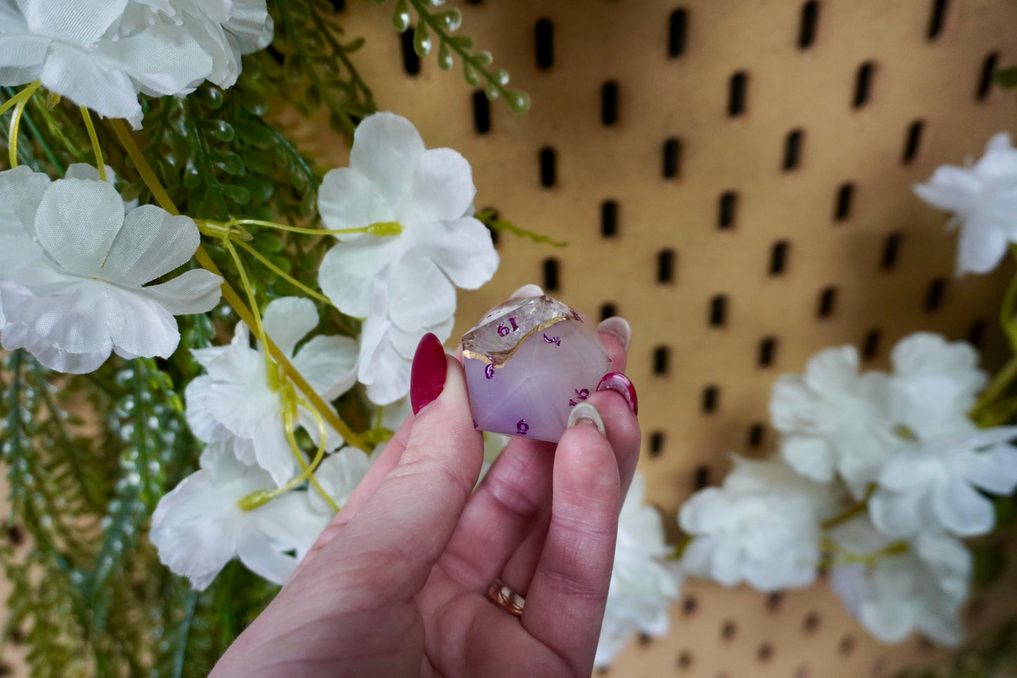 Geode soft pink D20 chunk