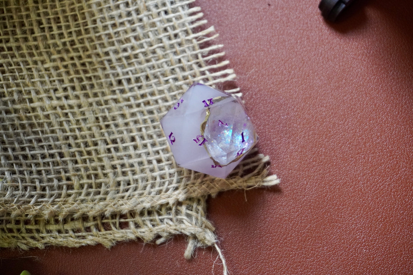 Geode soft pink D20 chunk