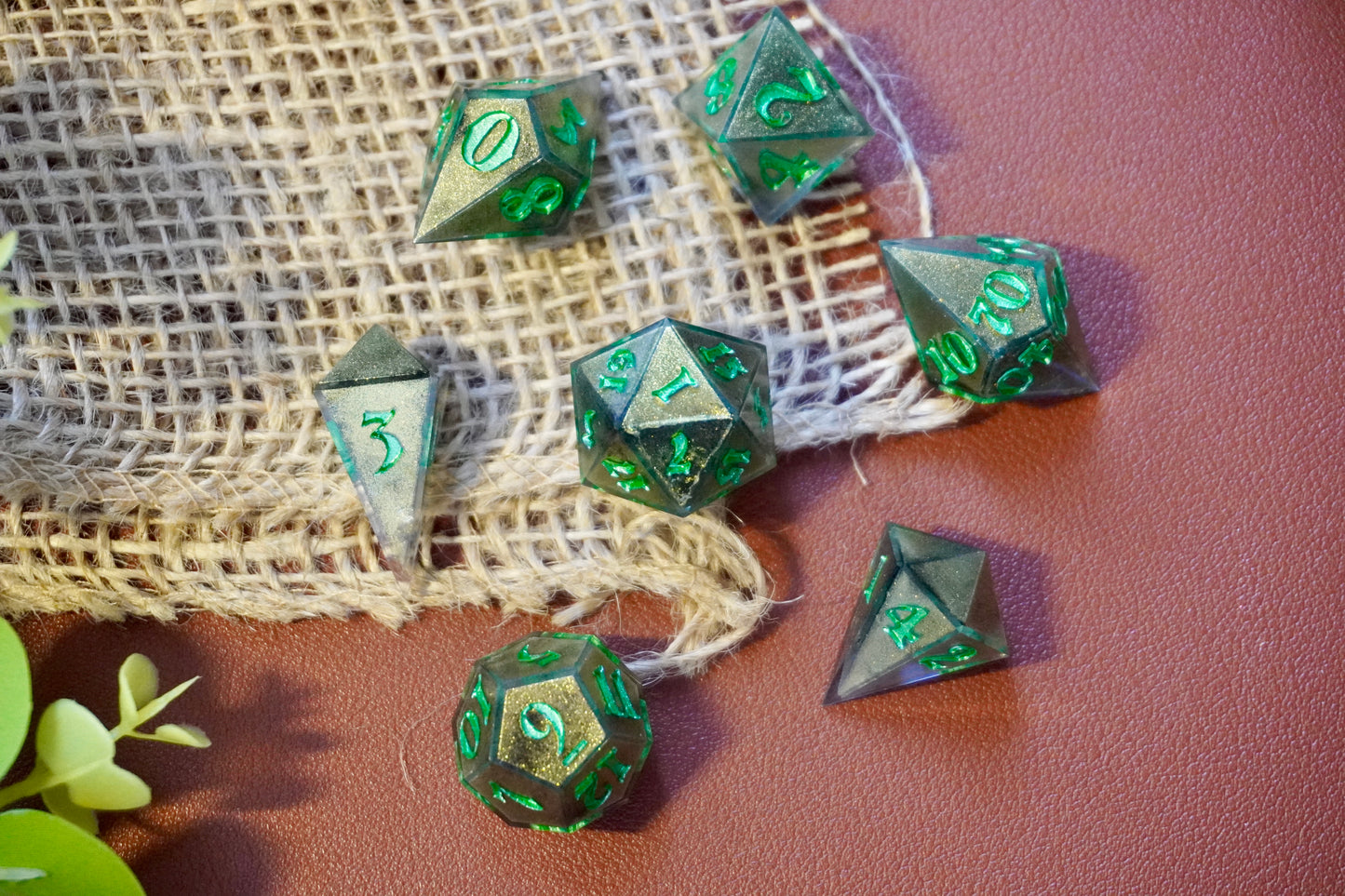 Green kameleon dice set