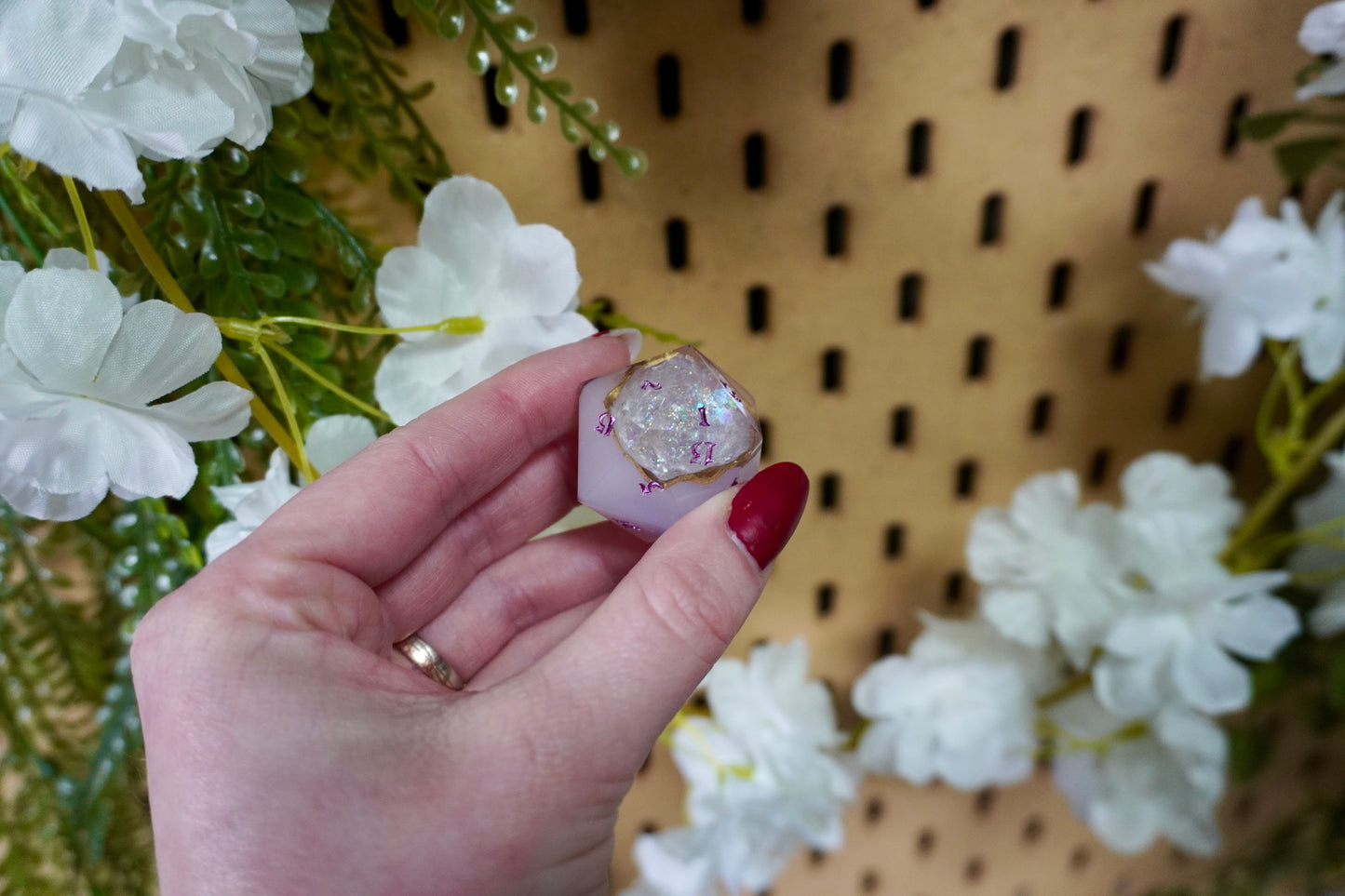 Geode soft pink D20 chunk