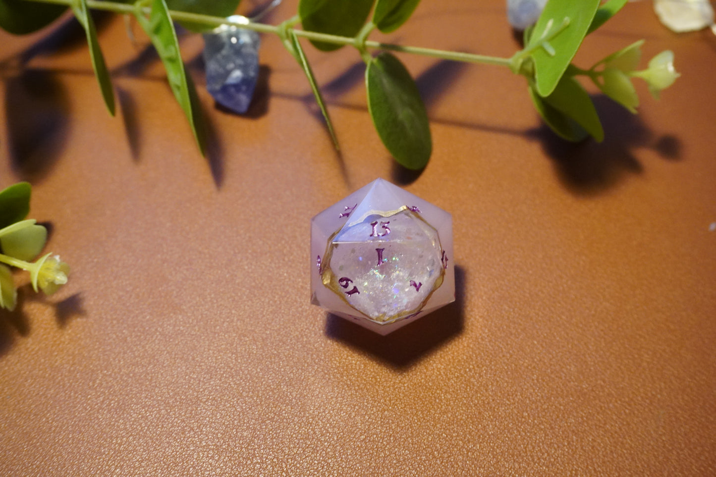 Geode soft pink D20 chunk