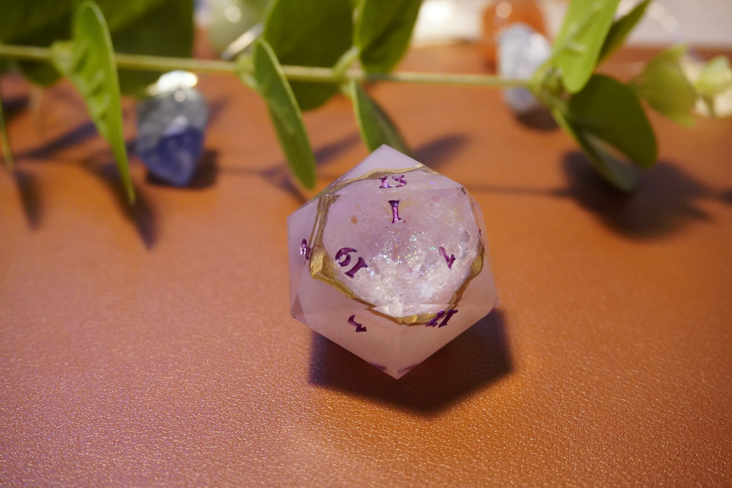 Geode soft pink D20 chunk